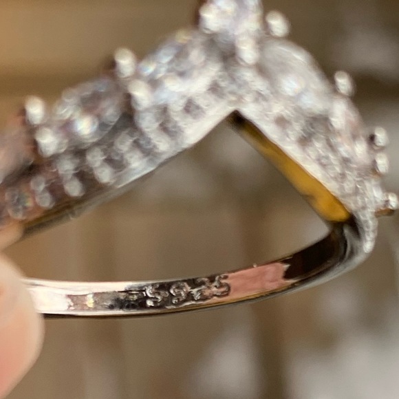 STERLING SILVER V WRAP RING - Picture 10 of 10